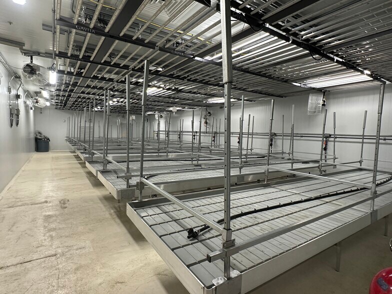 More Photos Of 1 Oak Hill Rd, Fitchburg Light Manufacturing For Lease