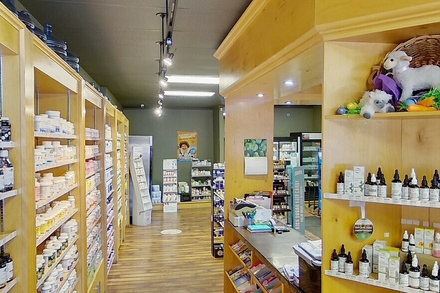 More Photos Of 101 Clarence St, Port Colborne General Retail For Sale