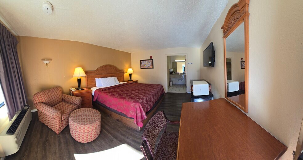 More Photos Of 1507 N Tibbs Rd, Dalton Hotel For Sale