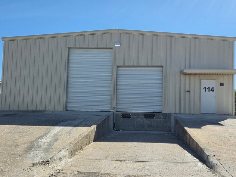 Primary Photo Of 114 Industrial Dr, Forney Warehouse For Lease