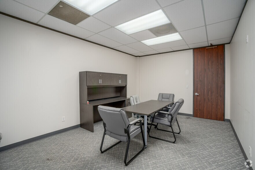 More Photos Of 10435 Greenbough Dr, Stafford Office For Lease