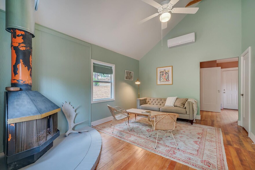 More Photos Of 25807 State Highway 189, Twin Peaks Hotel For Sale