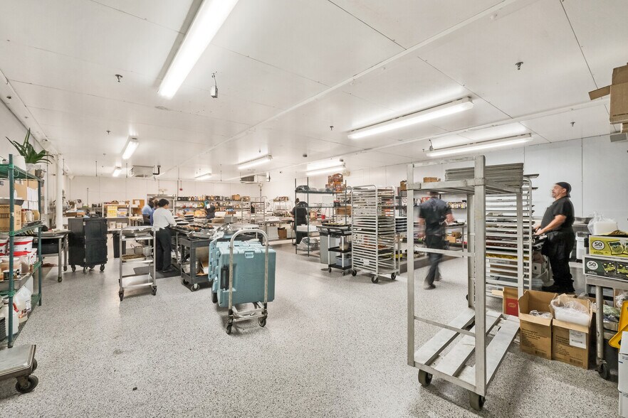 More Photos Of 4351 NE 12th Ter, Oakland Park Restaurant For Lease