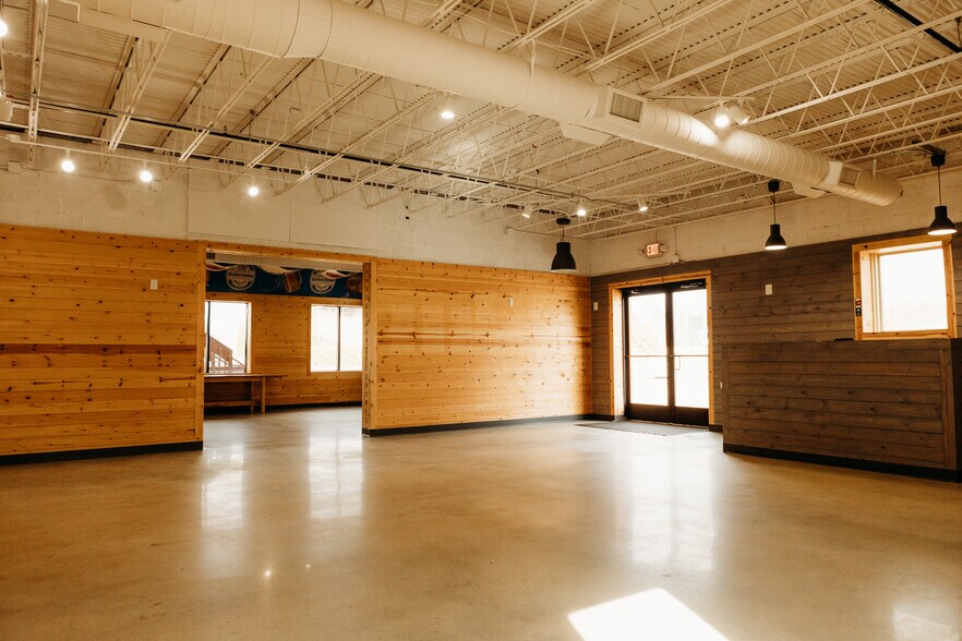 More Photos Of 817 Interstate Dr, Manchester Freestanding For Sale