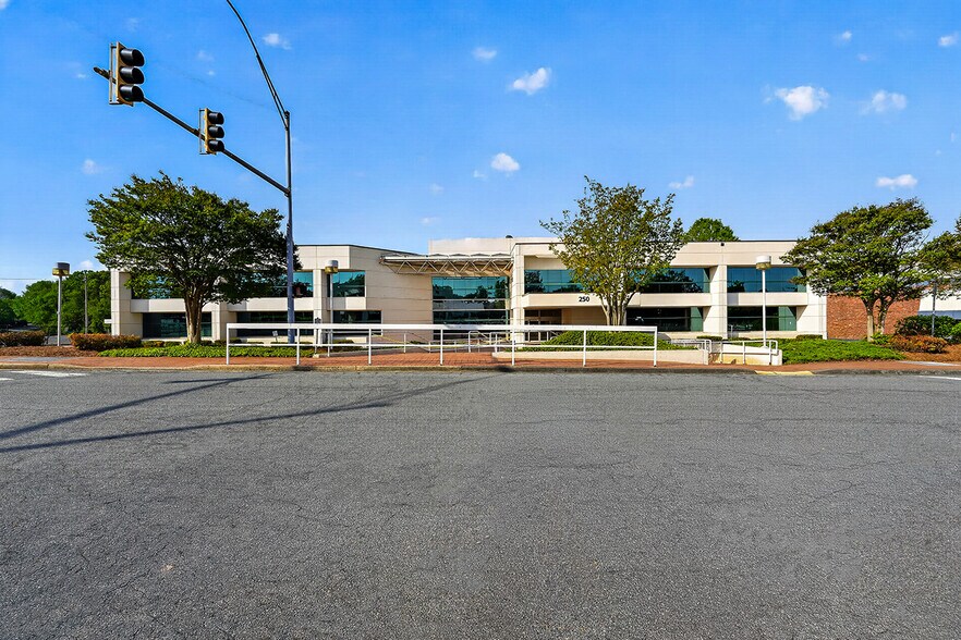 More Photos Of 240-250 Charlois Blvd, Winston-Salem Medical For Lease