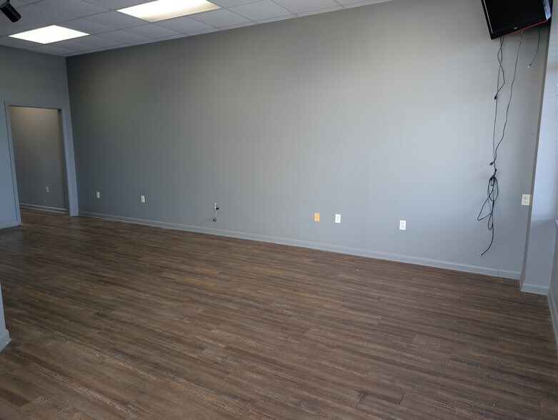 More Photos Of 2033 E Race Ave, Searcy General Retail For Lease