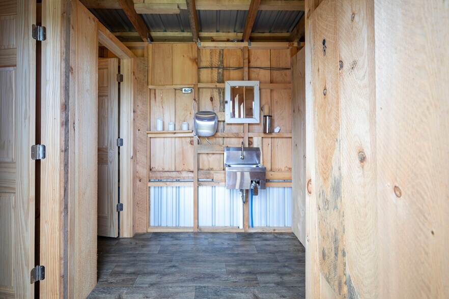 More Photos Of 538 N Harpersfield Rd, Jefferson Specialty For Sale