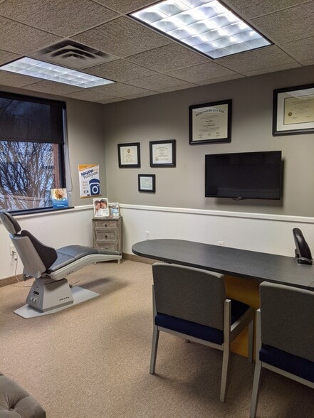 More Photos Of 800 Ayrault Rd, Fairport Medical For Lease