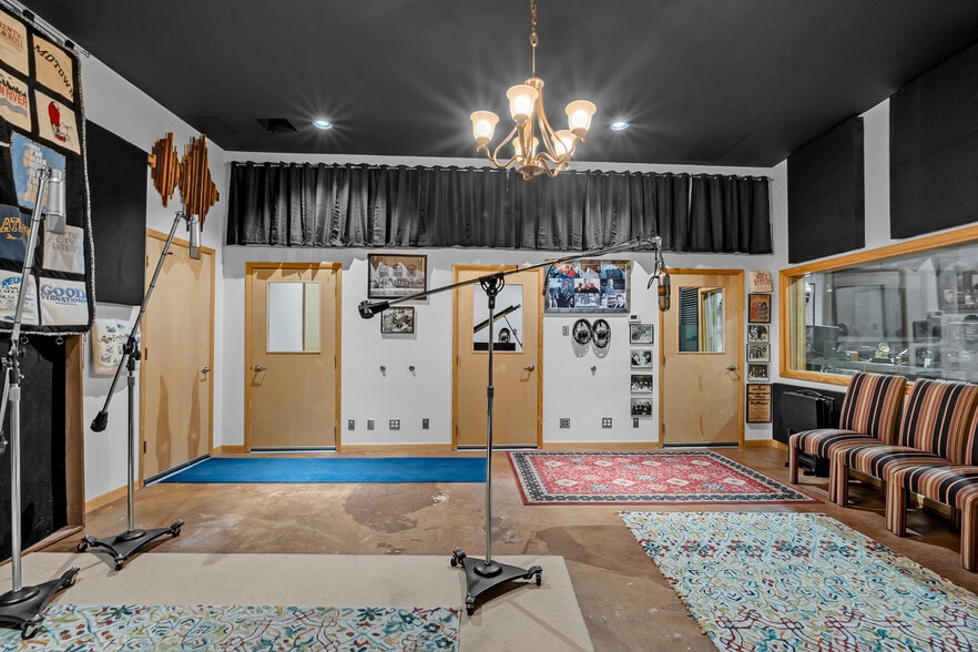 More Photos Of 1431 E 3rd St, Tulsa Specialty For Sale