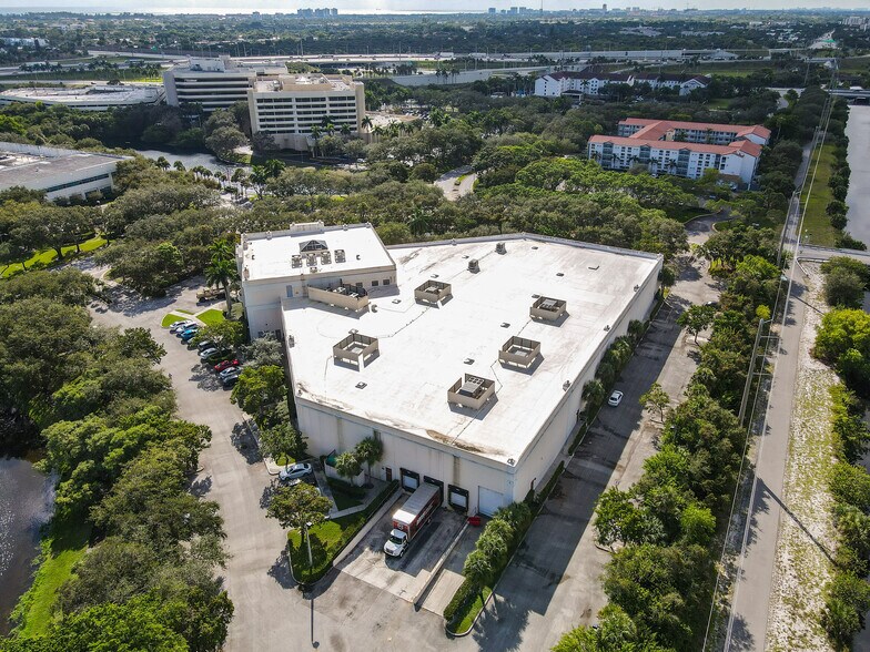 More Photos Of 701 Park of Commerce Blvd, Boca Raton Light Distribution For Lease