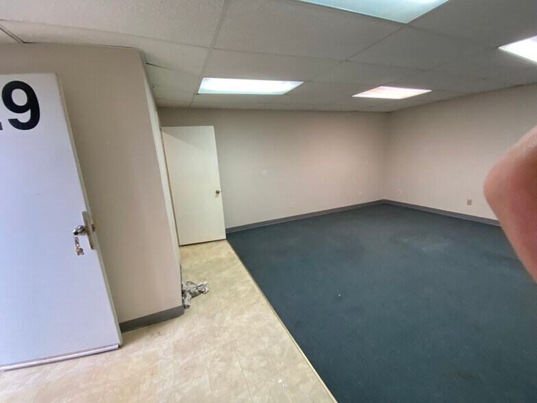 More Photos Of 629 National Dr, Rockwall Warehouse For Lease