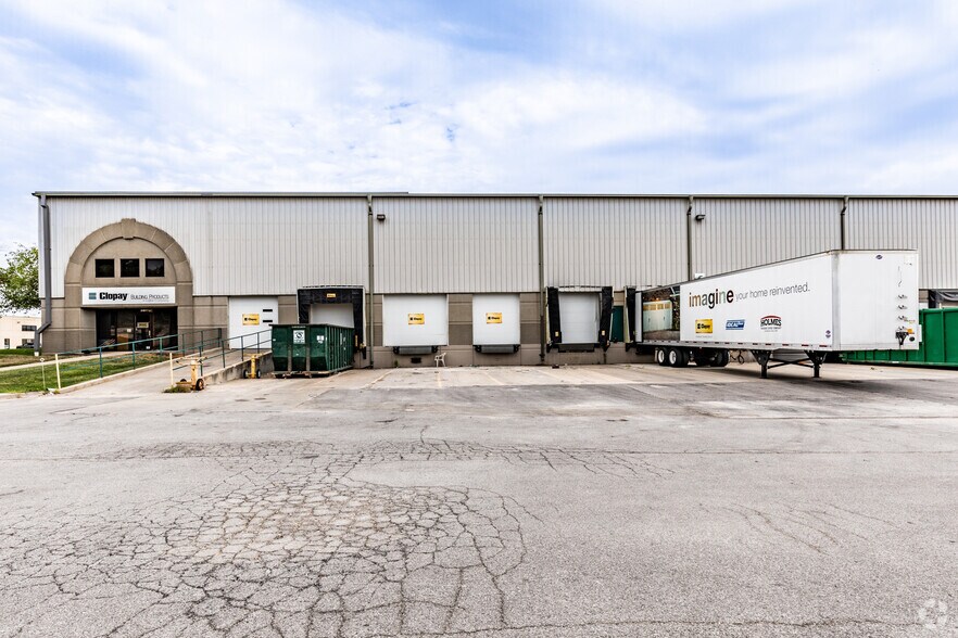 More Photos Of 501-535 NW Parkway, Riverside Warehouse For Lease