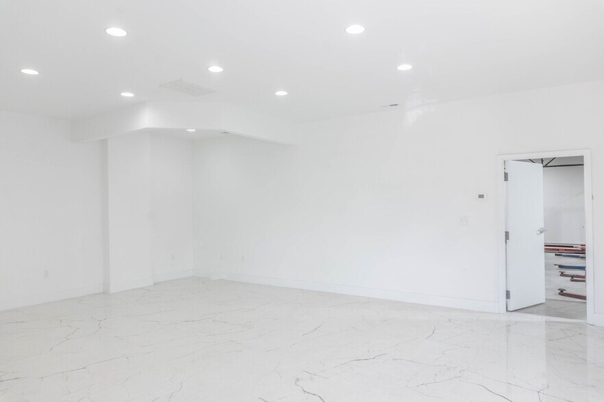 More Photos Of 122 Atando Ave, Charlotte Service For Lease