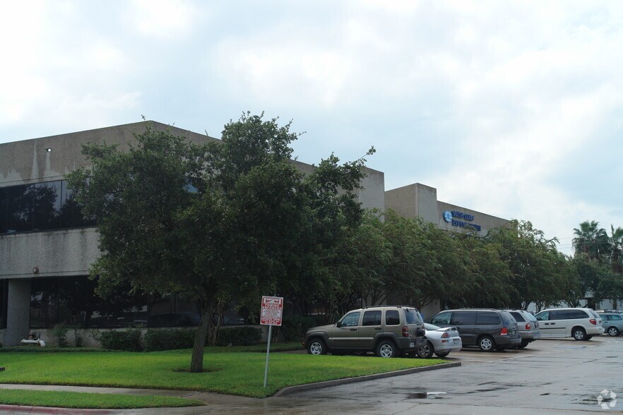 More Photos Of 5402 S Staples St, Corpus Christi Office For Lease