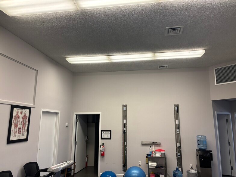 More Photos Of 100 W Main St, Lakeland Office For Lease
