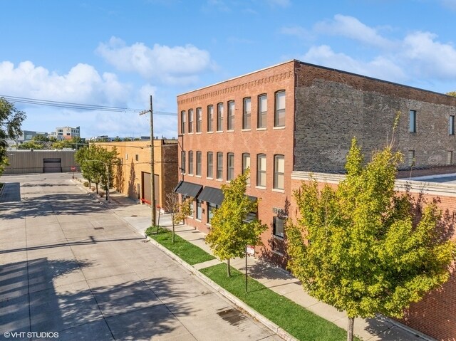 More Photos Of 1348 W Concord Pl, Chicago Office For Sale