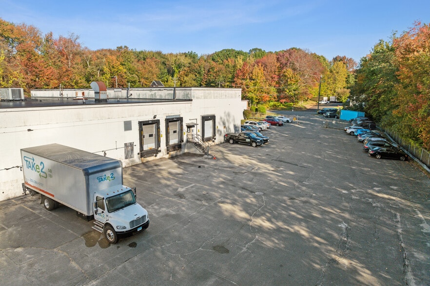 More Photos Of 122 Avenue of Industry, Waterbury Distribution For Sale