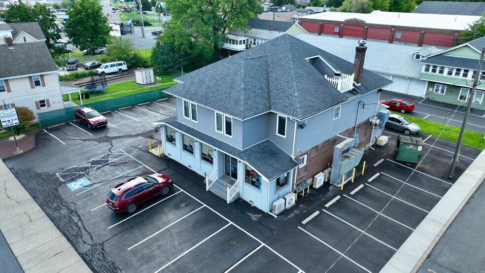 More Photos Of 550 S Main St, Nazareth General Retail For Sale