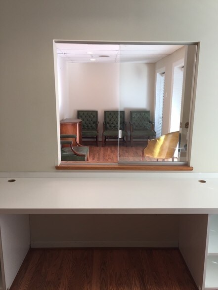 More Photos Of 6116 Rolling Rd, Springfield Medical For Sale