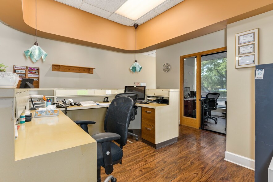 More Photos Of 900-908 Waukegan Rd, Glenview Medical For Lease