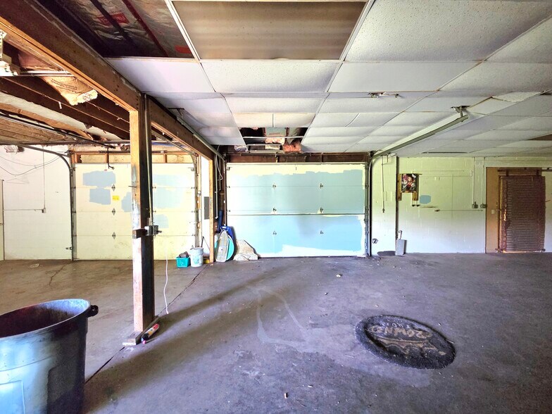 More Photos Of 2227-2229 W 21st St, Lorain Restaurant For Sale