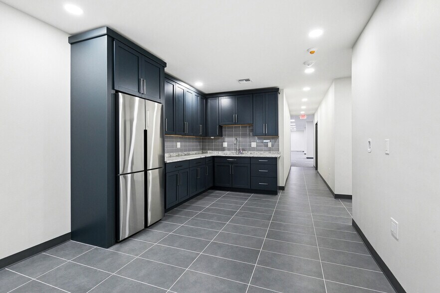 More Photos Of 8411 Parc Pl, Chalmette Office For Sale