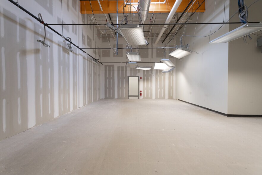 More Photos Of 575 West St, Mansfield Light Distribution For Lease