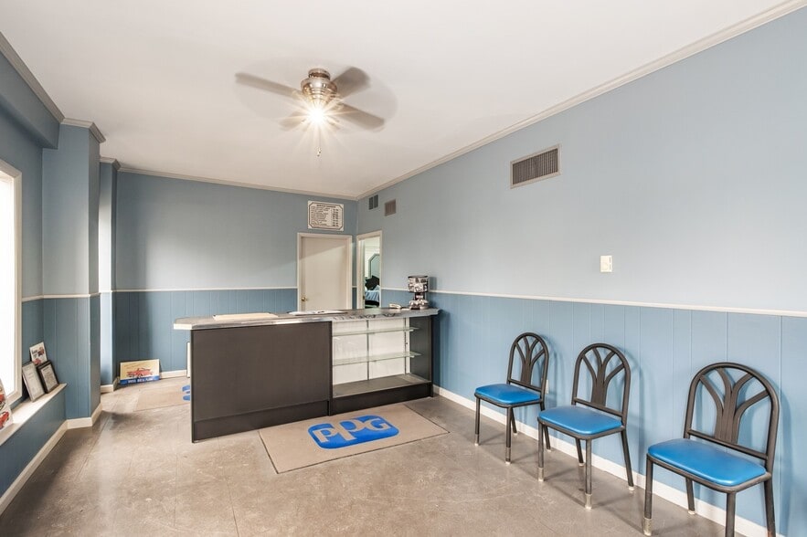 More Photos Of 2217 Farragut ave, Bristol Service For Sale