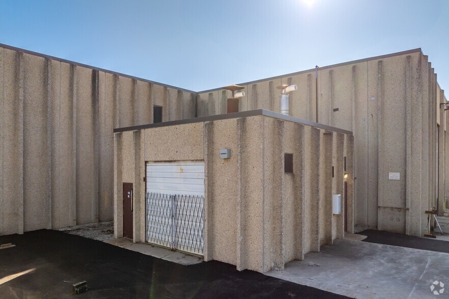 More Photos Of 8200 Ridgefield Rd, Crystal Lake Manufacturing For Sale