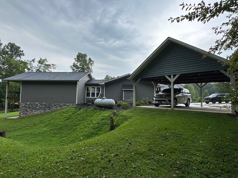 More Photos Of 824 Cherry Log, Cherry Log Winery Vineyard For Sale