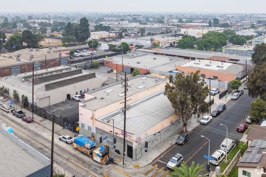 More Photos Of 5701-5709 S San Pedro St, Los Angeles Manufacturing For Lease
