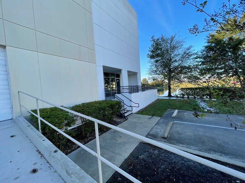 More Photos Of 1700 35th St, Orlando Warehouse For Lease