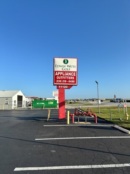 More Photos Of 11120 S Cleveland Ave, Fort Myers Freestanding For Lease