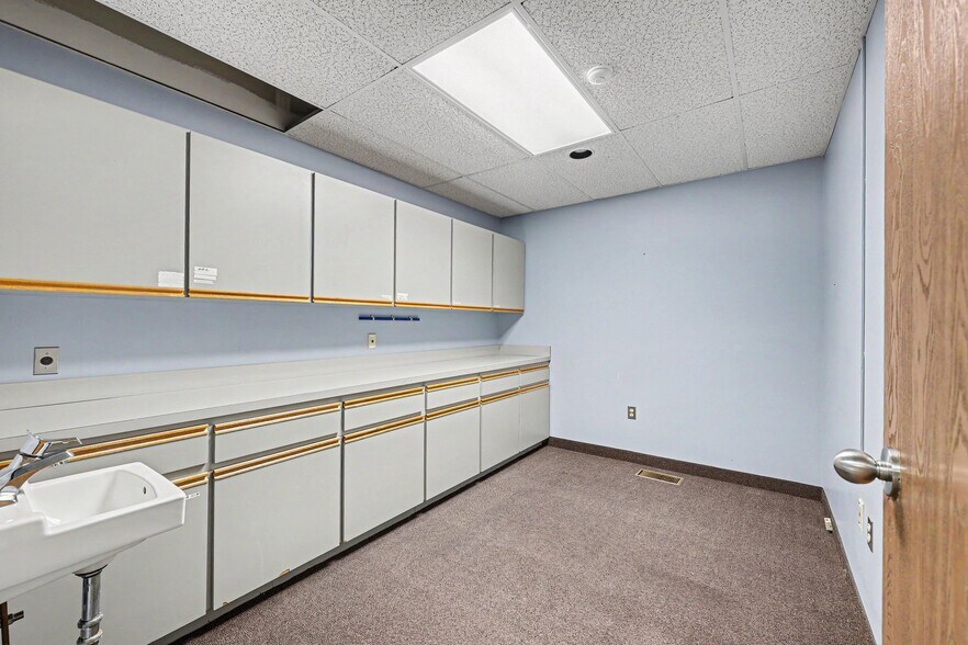 More Photos Of 2609 Electric Ave, Port Huron Medical For Sale