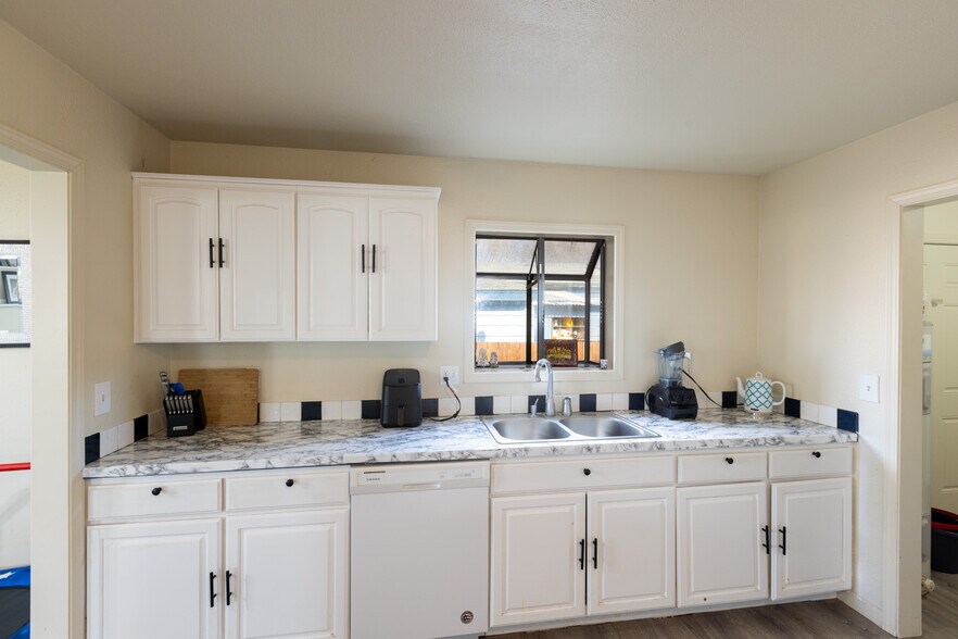 More Photos Of 758 Pleasant Ct, The Dalles Specialty For Sale
