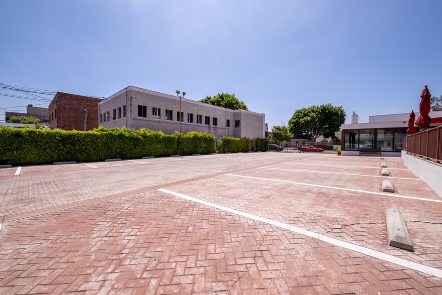More Photos Of 8925 W Olympic Blvd, Beverly Hills Storefront Retail Office For Sale