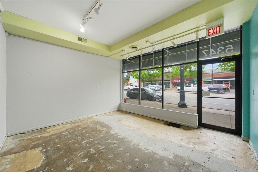 More Photos Of 5337-5353 W Devon Ave, Chicago Storefront Retail Office For Sale
