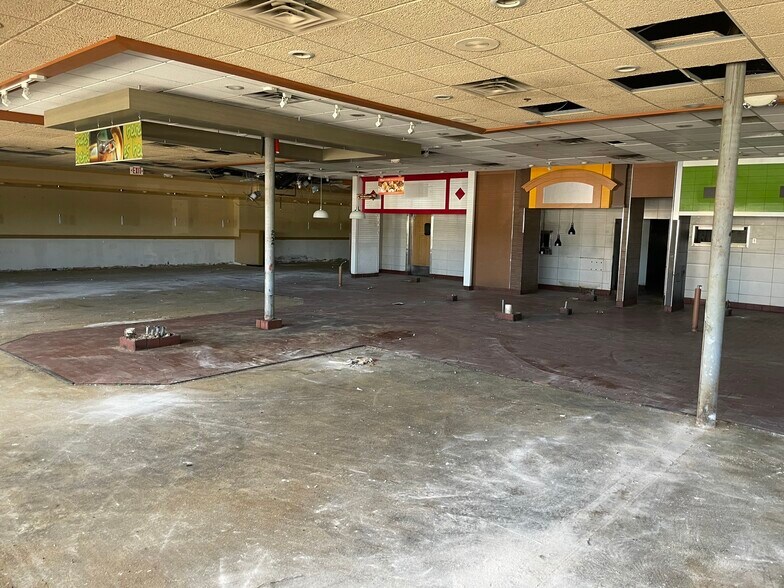 More Photos Of 364 Maine Mall Rd, South Portland Unknown For Lease
