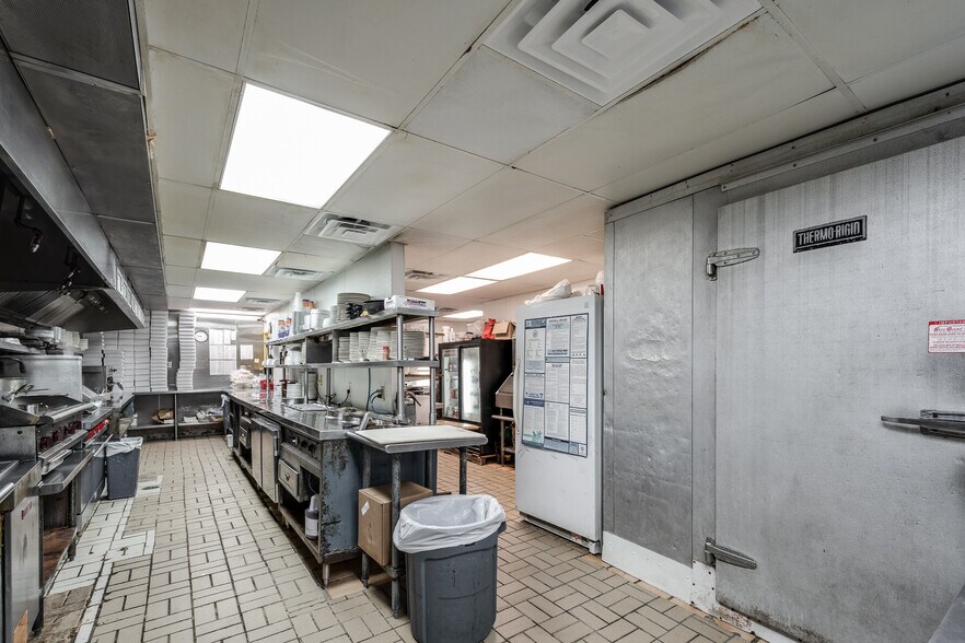 More Photos Of 100 Southpoint Loop, Livingston Restaurant For Sale