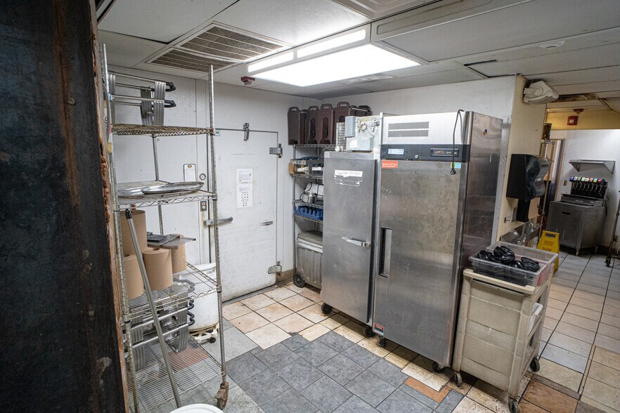 More Photos Of 406 South Ave, Springfield Storefront Retail Office For Lease