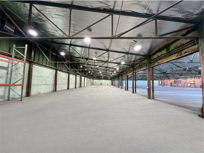 More Photos Of 1431-1441 W 2nd St, Pomona Manufacturing For Sale