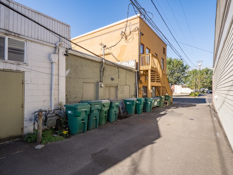 More Photos Of 503 E 1st St, Newberg Storefront For Sale