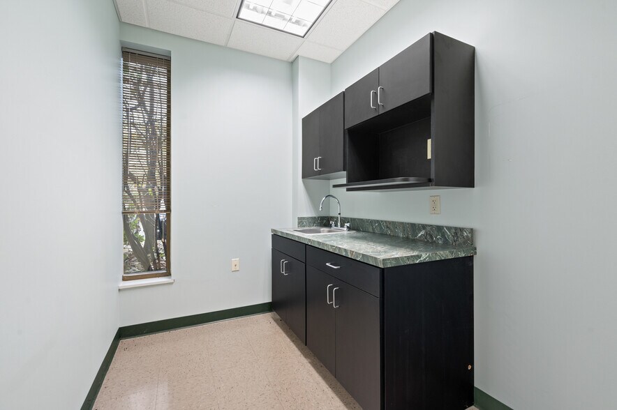 More Photos Of 1000 Stonewood Dr, Wexford Medical For Lease