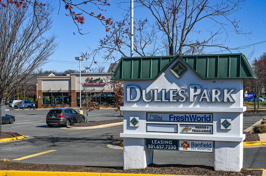 More Photos Of 1040-1096 Elden St, Herndon Unknown For Lease