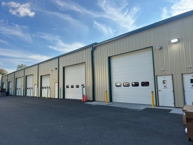 More Photos Of 5 Morse Rd, Oxford Warehouse For Lease