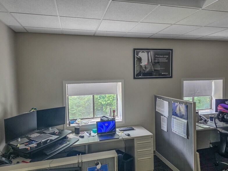 More Photos Of 86 Tide Mill Rd, Hampton Warehouse For Lease