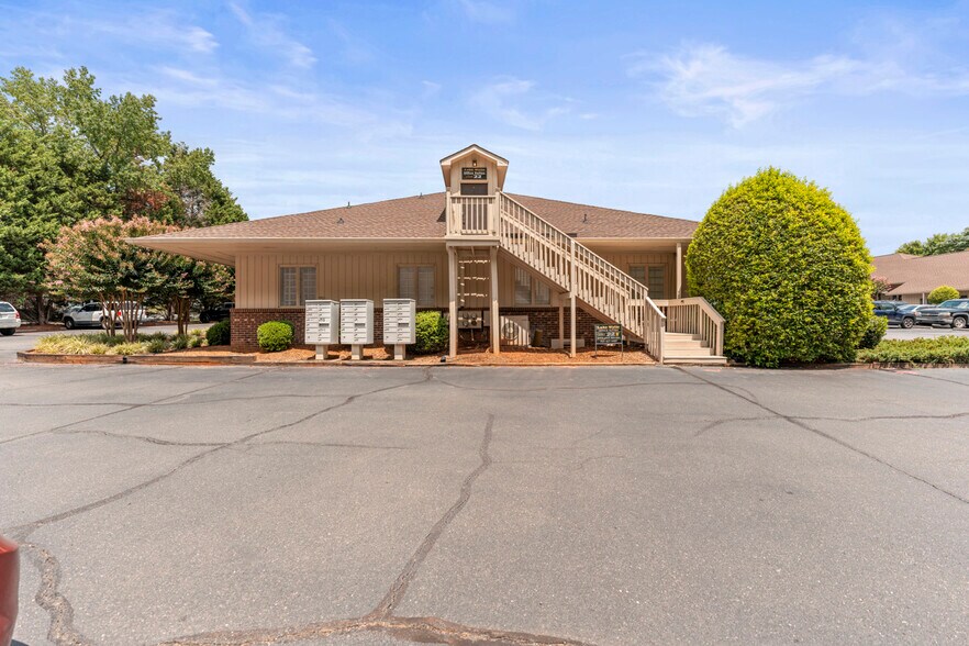 More Photos Of 4371 Charlotte Hwy, Clover Office For Sale