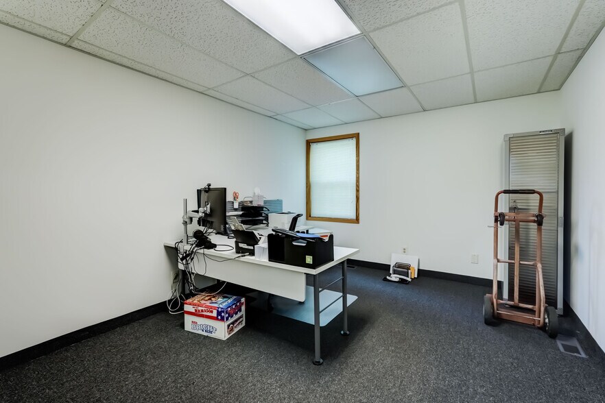More Photos Of 1625 Rochester Rd, Farmington Office For Sale