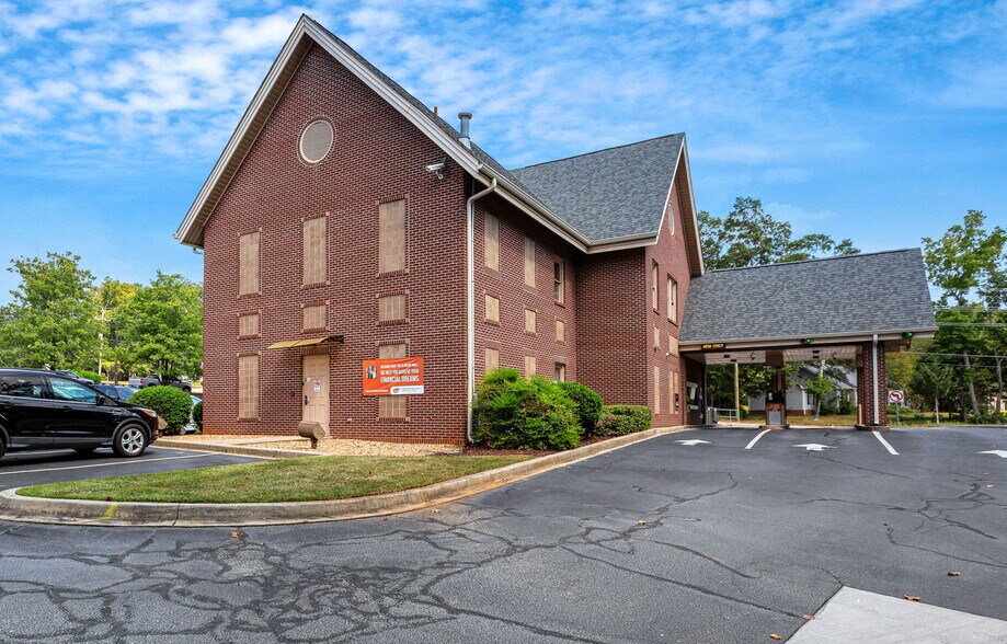 More Photos Of 280 Commonwealth Dr, Greenville Bank For Sale