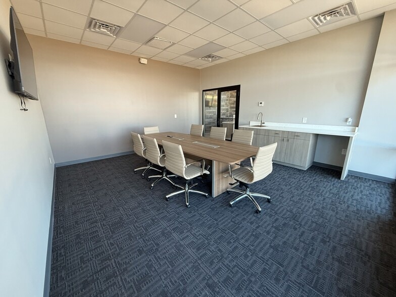 More Photos Of 2025 S 3rd St, Mabank Self Storage For Lease